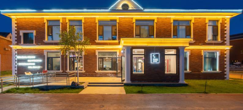 可可托海查理雪屋图片