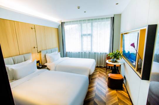 皇圣逸林酒店(涟源汽车站地下商业街店)