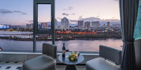 汲暮江景酒店(西雙版納景洪告莊西雙景星光夜市店)