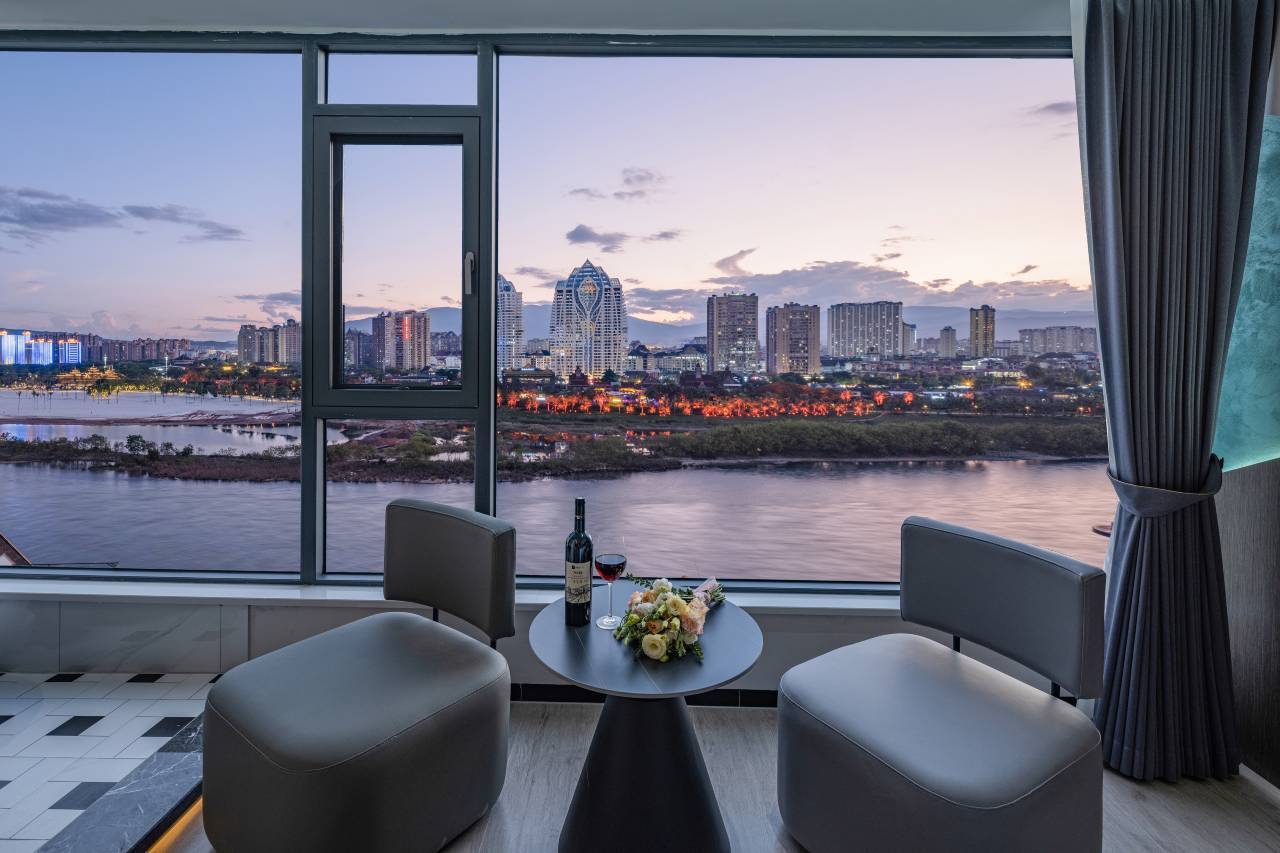 汲暮江景酒店(西双版纳景洪告庄西双景星光夜市店)图片