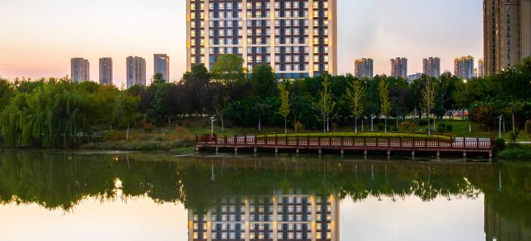 荆州火车站武德路亚朵酒店图片