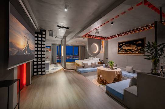 泥木·SKY CITY HOTEL(绵阳经开万达广场南郊机场店)