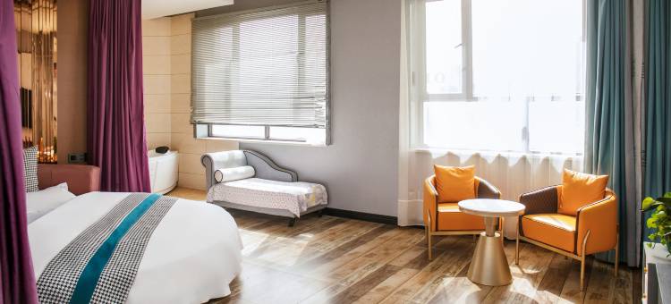 阿拉尔晶华主题酒店(上海风情街市政府店)图片