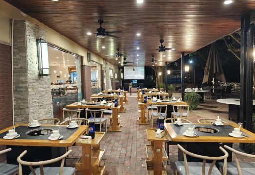 Songhu Hotel, Happy Island Hotel Overview