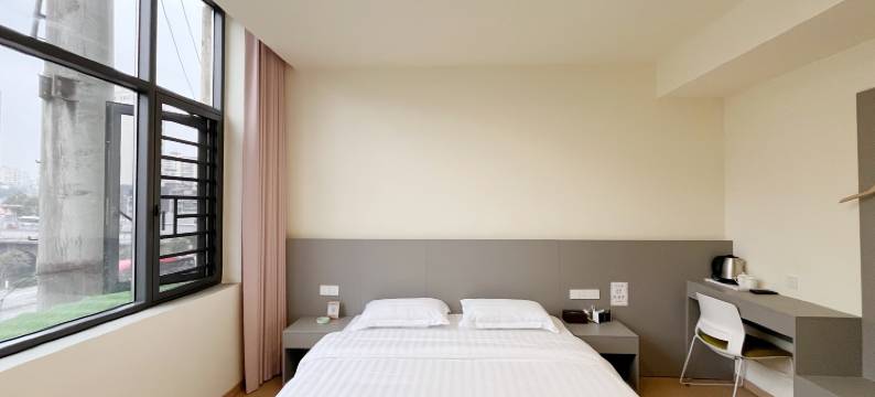 云起酒店(遵义市红花岗区人民医院店)图片