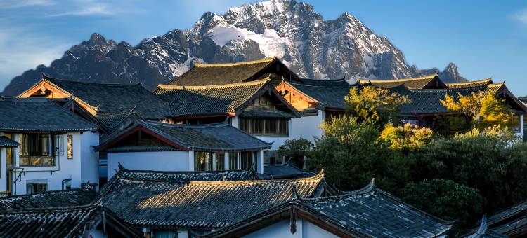 丽江古城·半山漫庭·日照金山雪山胜景观景度假民宿(四方街店)图片
