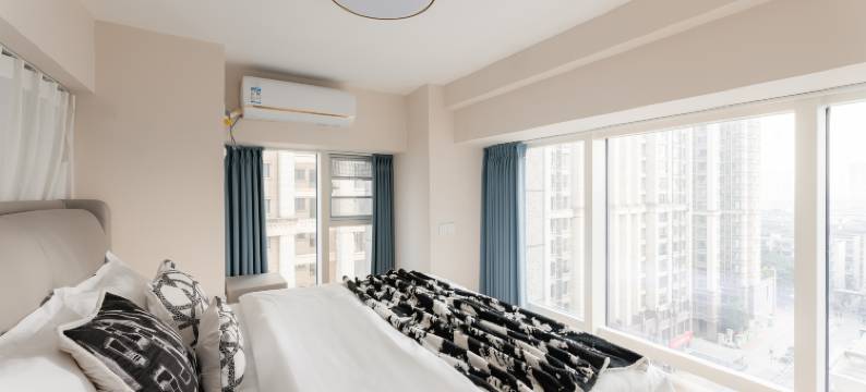 纯束loft自助影音民宿(建设路店)图片