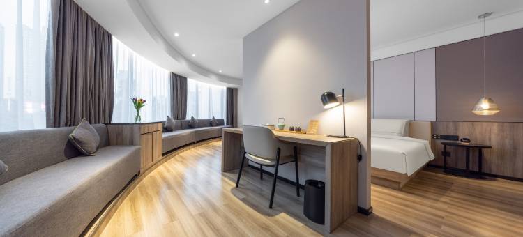 长沙国金中心亚朵酒店图片