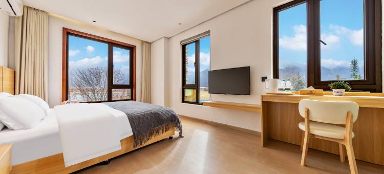 林芝九和精品客栈(尼洋河店)图片