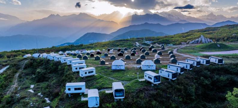 王岗坪贡嘎星空露营地图片