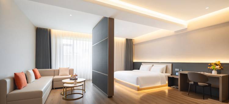 季朵酒店(青年大街地铁站中街步行街店)图片