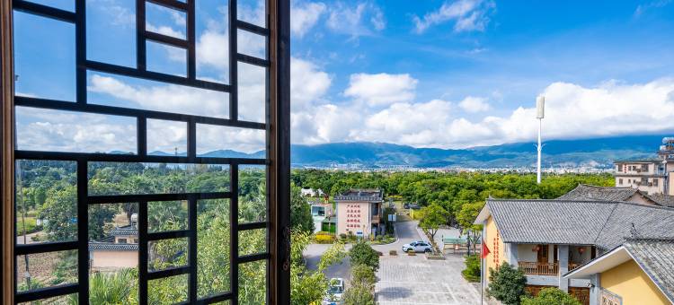 抚仙湖泊莲臣客栈图片