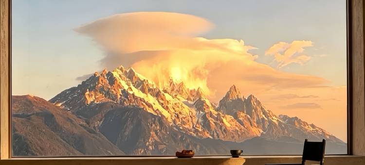 叁与三山·善·SUNSENW|日照金山古城雪山观景疗愈空间(丽江店)图片