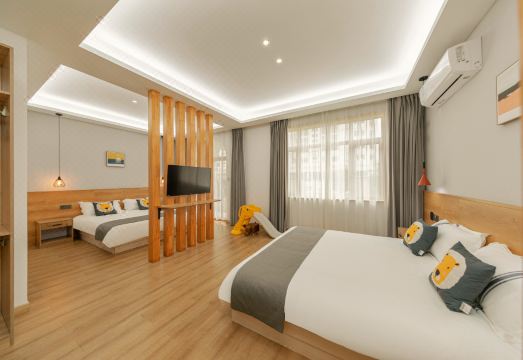 Fly House Homestay Hotel Overview