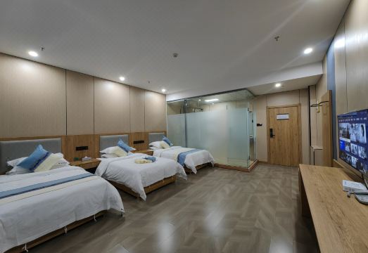 Quality Hotel DelinghaHotel Overview