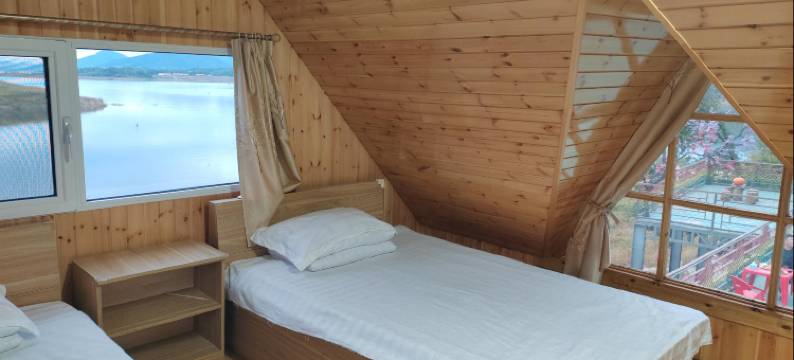 蛟河插树岭湖滨山庄图片