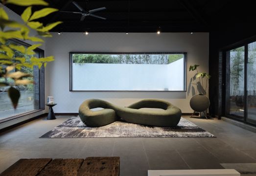 Deshe Life Guesthouse Hotel Overview