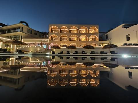 大理碧岄香踪绿野海景酒店(机场店)