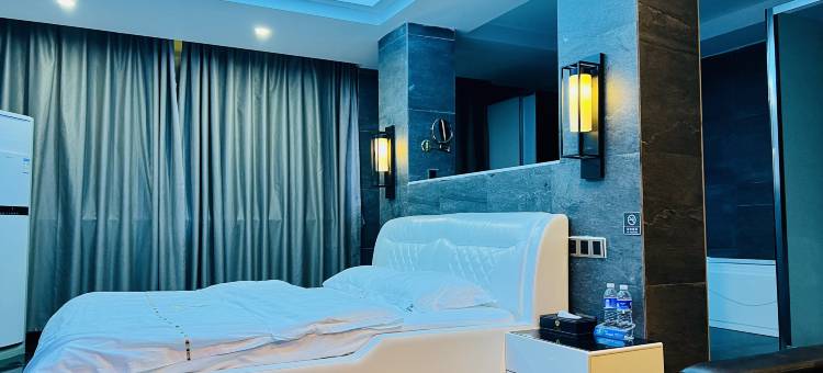 黑云电竞酒店(台山商业城步行街店)图片