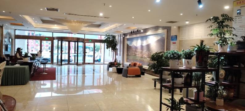 波密岷山登峰大酒店图片