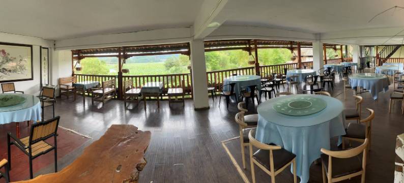 丘北临湖山庄图片