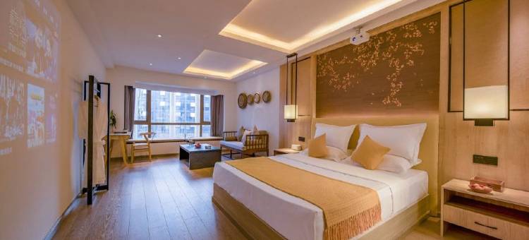 云顶阅城高空观景民宿(五星步行街地王新天地店)图片