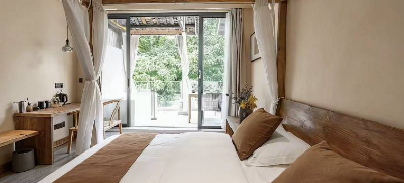 海螺沟一溪云·温泉民宿(磨西古镇店)图片