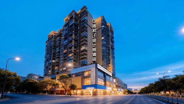 洛初S设计师影音酒店(南部县政府店)