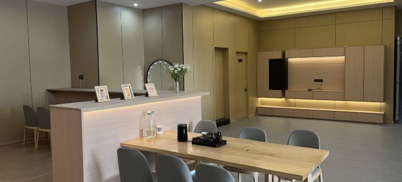 半月里青年酒店(上海西站环宇城店)图片