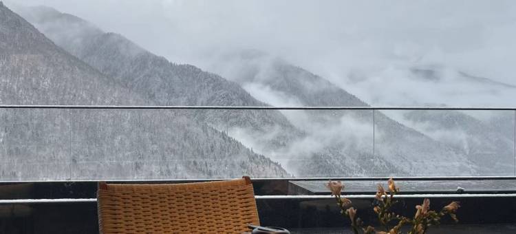 云栖岄·弥氧雪山悬崖民宿(双桥沟店)图片