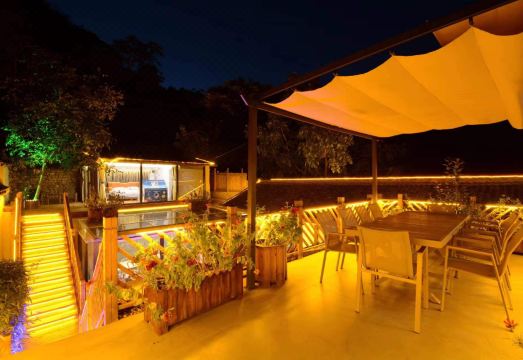 Supreme Home and Three lane Homestay Hotel Overview