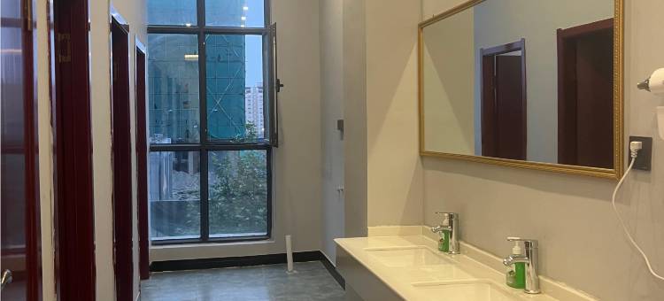 佰斯特太空舱宾馆(和田玉石交易中心店)图片