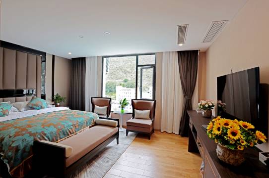 丹巴蕊燊大酒店