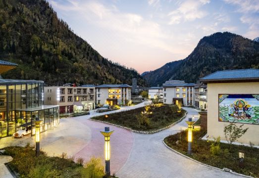 九寨沟甘海森林山居酒店外景图