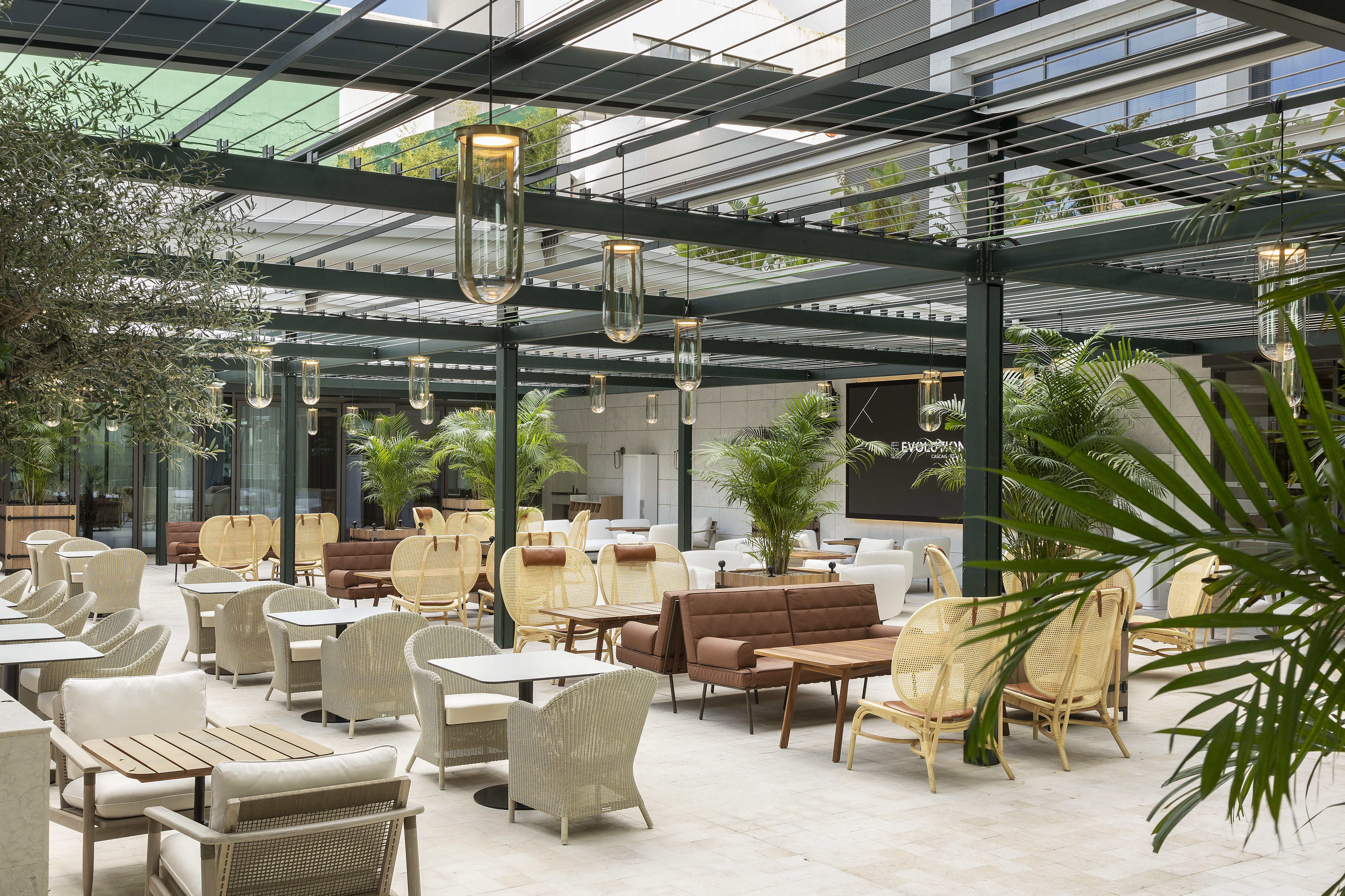 EVOLUTION Cascais-Estoril Hotel Over view