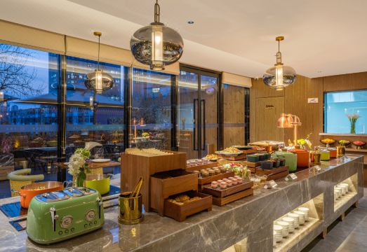 Chonpines Hotel (Beijing Sanyuanqiao Yansha Embassy District Store)Hotel Overview