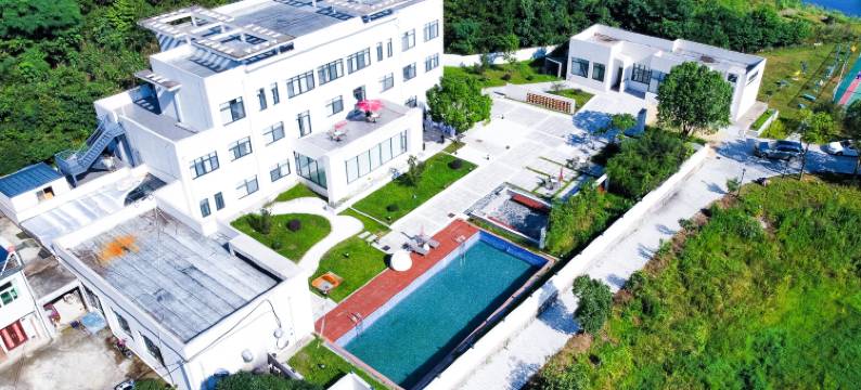 巨石山一心山居图片