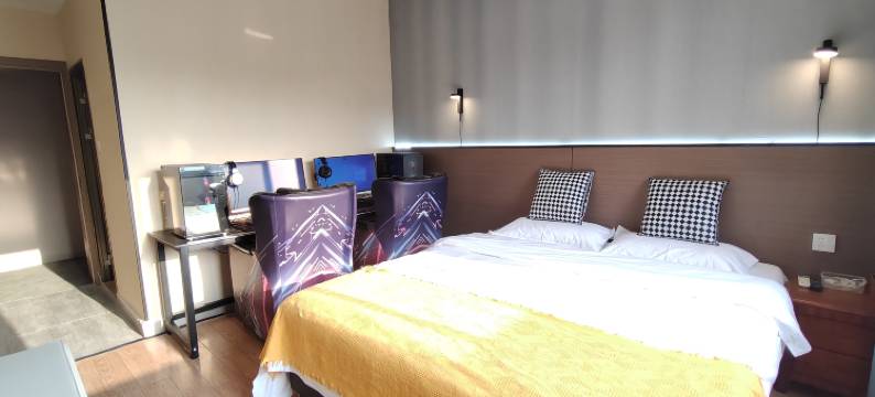 柏舟电竞酒店(彭州高铁站天府中路店)图片