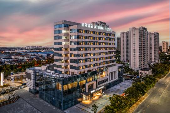 高邮服装城亚朵酒店