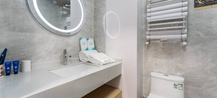 爱语家影院酒店(聊城建设路店)图片