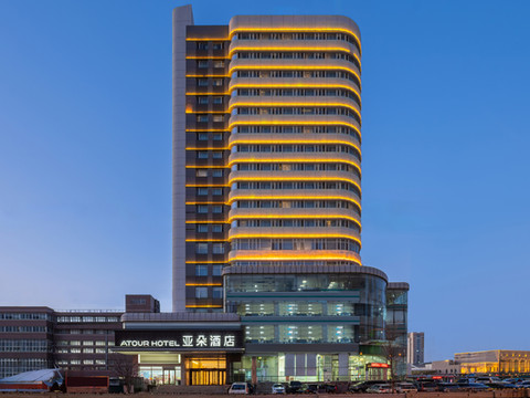 大连火车站青泥洼桥地铁站亚朵酒店