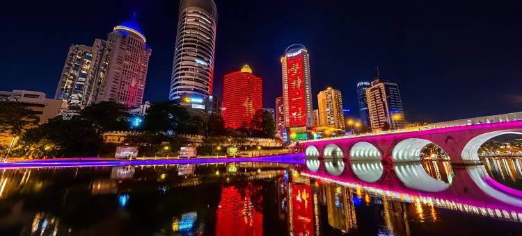 花芝筑·云境高空城景酒店(贵阳甲秀楼青云市集店)图片