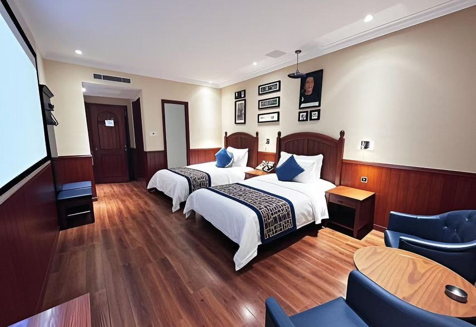 Holiday Inn Kezuo Zhongqi Yake Town (Baokang Railway Station)Over view