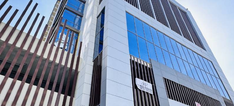 城市中心Oval塔贝尔维拉高档公寓带阳台及停车位(Upscale Apartment at Oval Tower Near Downtown with Balcony and Parking by Belvilla)图片