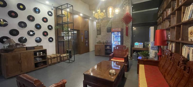 银狐电竞民宿(惠州火车站乌石商贸广场店)图片