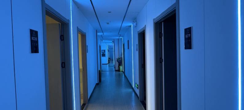 铭阳电竞酒店(郑州高铁东站店)图片