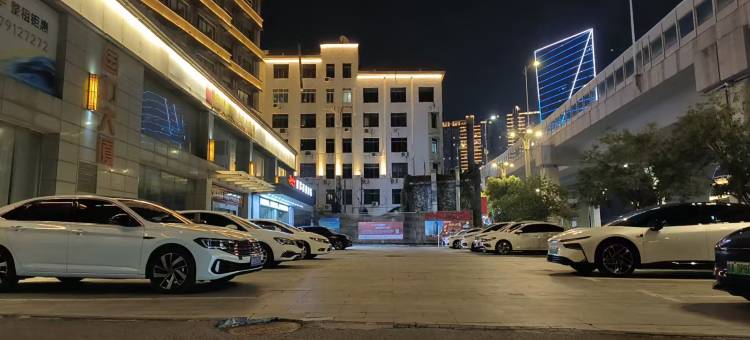 Bincheng维多利亚酒店(八一广场青山湖西地铁站店)图片