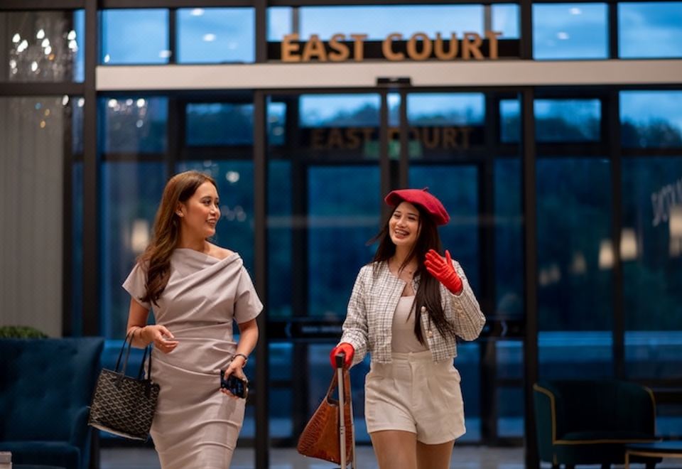 Paxtonz Urban Luxe Walk to Mall Free WiFi and Pool Hotel Overview