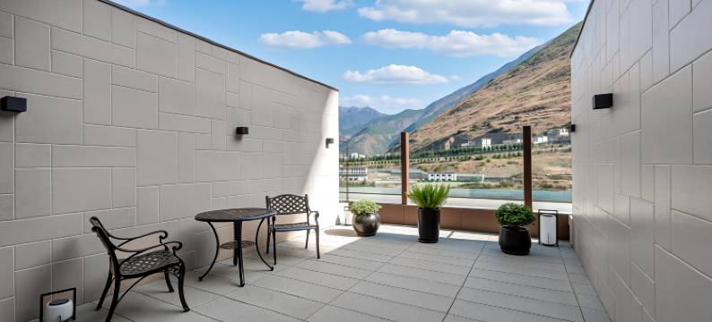 泸定智选假日酒店图片