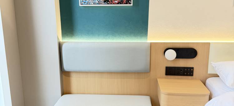 网鱼电竞酒店(宁波鄞州印象城锦寓路地铁站店)图片